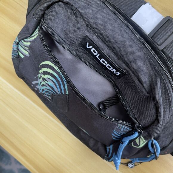 Volcom Black Unisex Poly Waist Bag Launch Waistpack Belt Bag Fanny Pack NEW - Picture 6 of 9